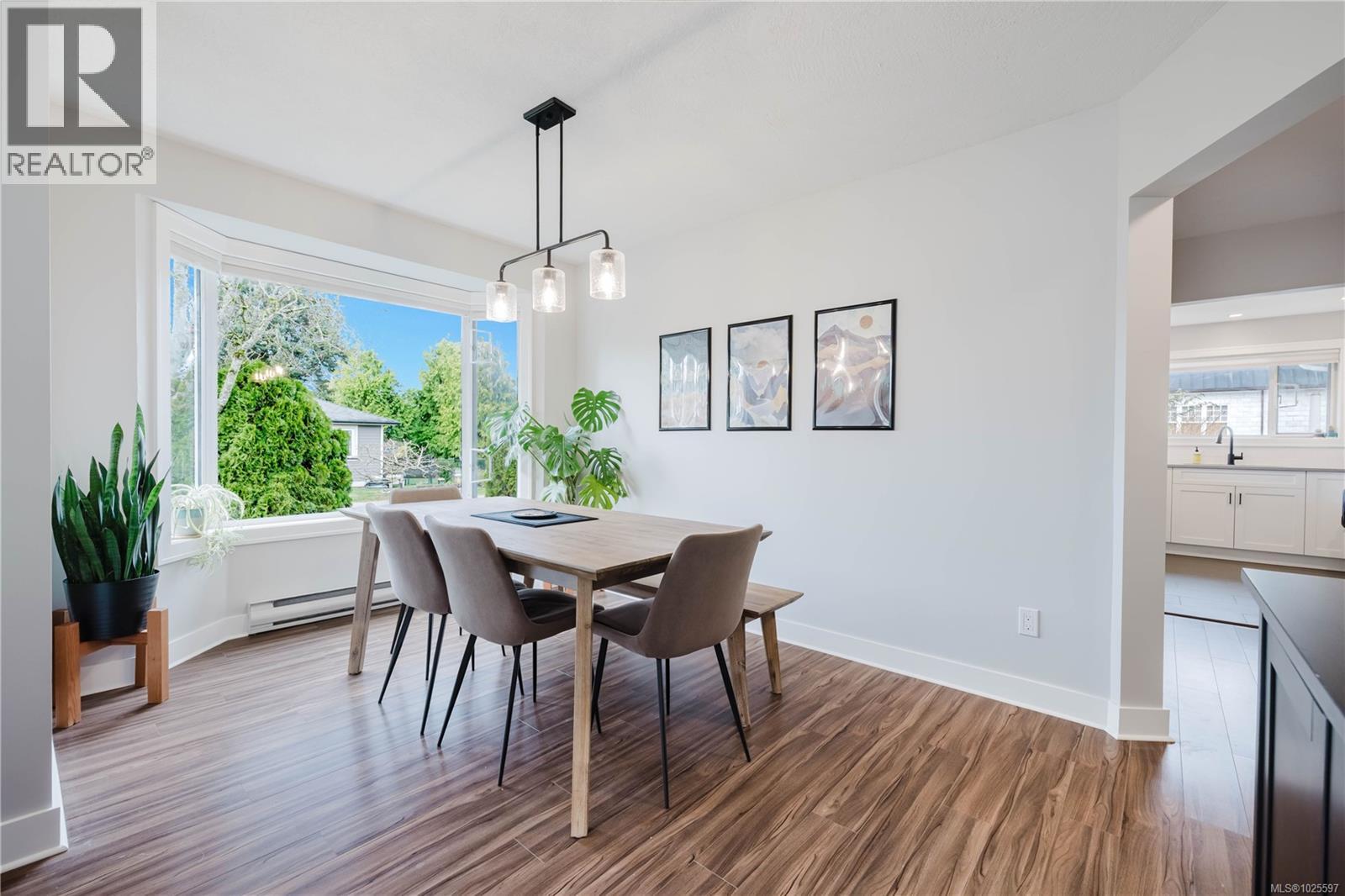 10193 Fifth St, Sidney, British Columbia  V8L 5E4 - Photo 10 - 1025597