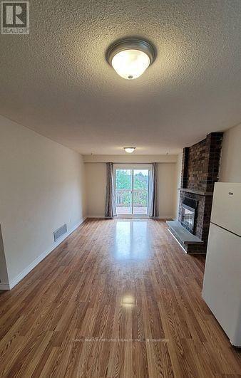 44 Rotherglen Court, Brampton, Ontario  L6X 2S1 - Photo 2 - W12777318