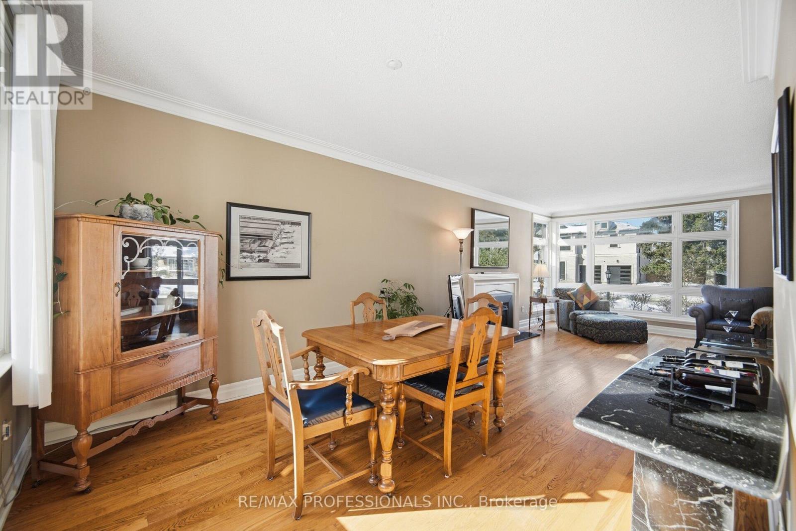 1384 Rometown Drive, Mississauga, Ontario  L5E 2T4 - Photo 10 - W12777352