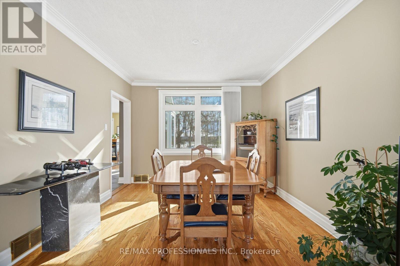 1384 Rometown Drive, Mississauga, Ontario  L5E 2T4 - Photo 11 - W12777352