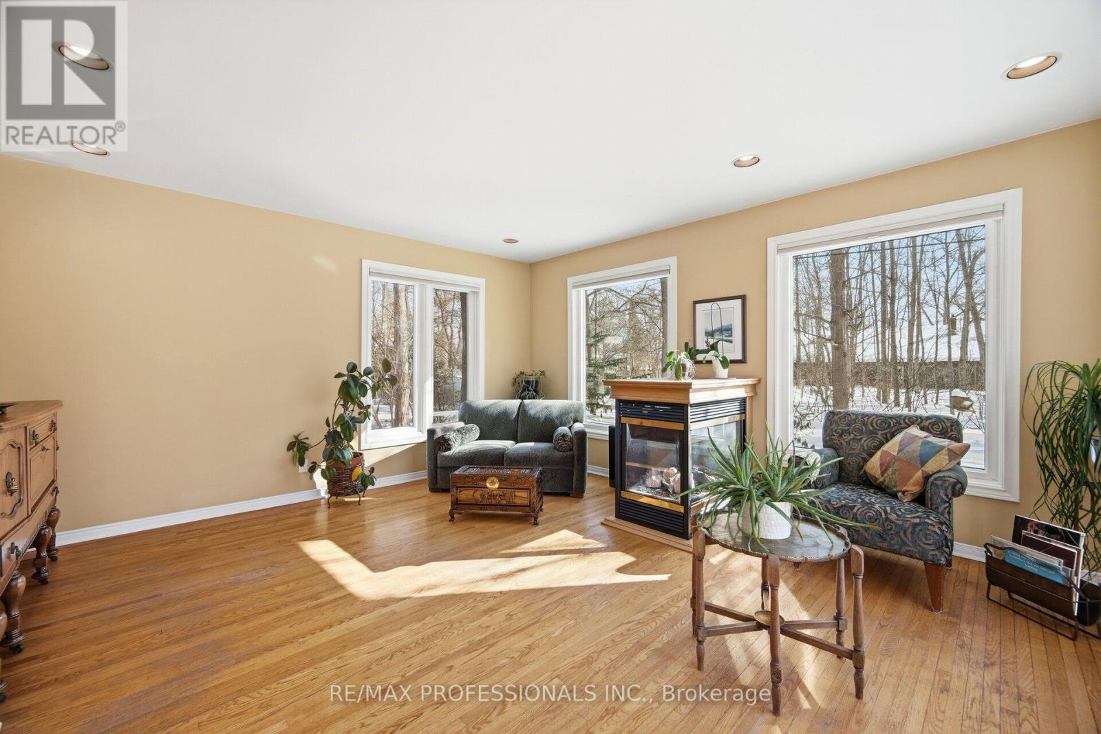 1384 Rometown Drive, Mississauga, Ontario  L5E 2T4 - Photo 16 - W12777352