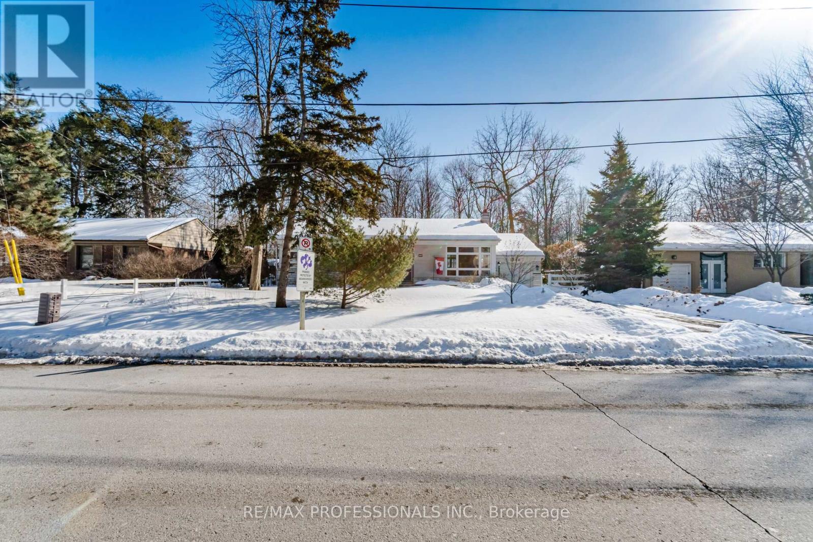 1384 Rometown Drive, Mississauga, Ontario  L5E 2T4 - Photo 2 - W12777352