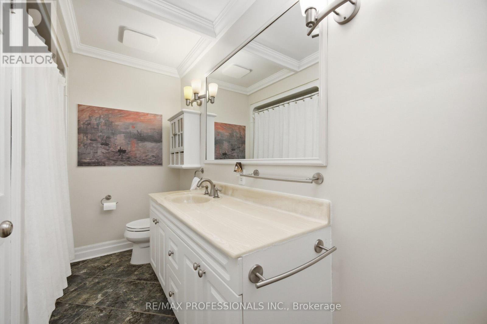 1384 Rometown Drive, Mississauga, Ontario  L5E 2T4 - Photo 23 - W12777352