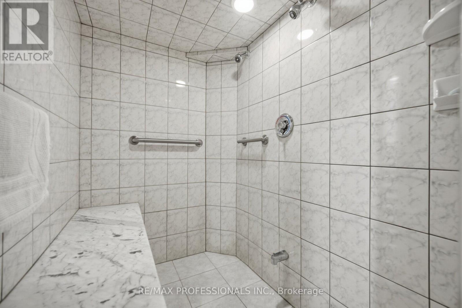 1384 Rometown Drive, Mississauga, Ontario  L5E 2T4 - Photo 29 - W12777352