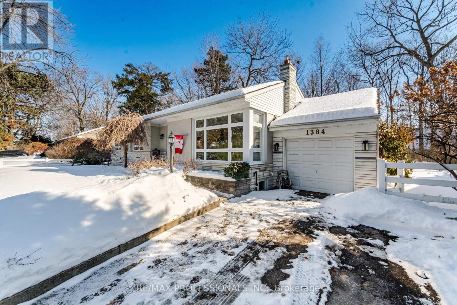 1384 Rometown Drive, Mississauga, Ontario  L5E 2T4 - Photo 3 - W12777352