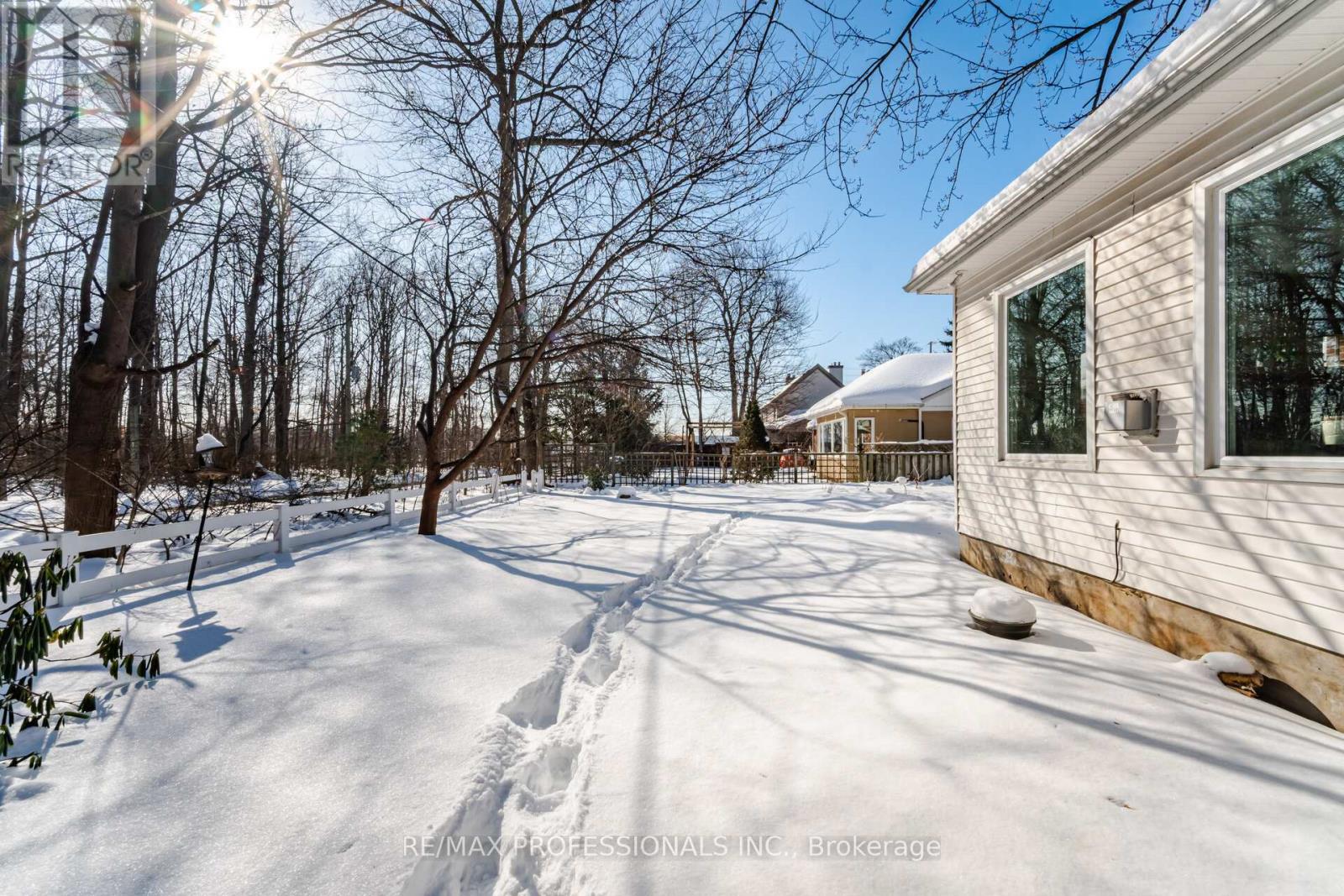 1384 Rometown Drive, Mississauga, Ontario  L5E 2T4 - Photo 37 - W12777352