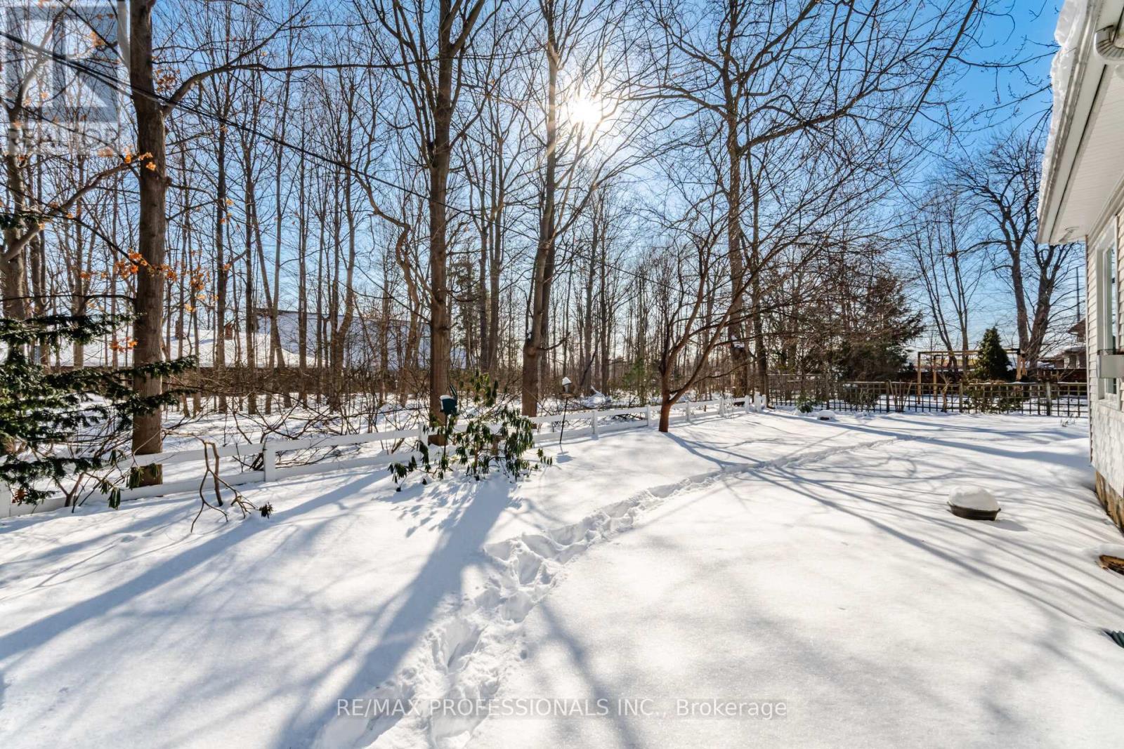 1384 Rometown Drive, Mississauga, Ontario  L5E 2T4 - Photo 38 - W12777352