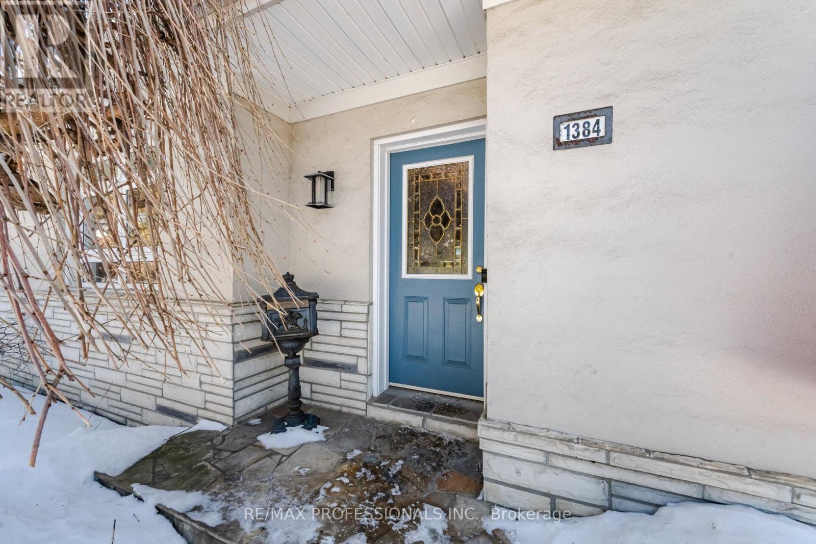 1384 Rometown Drive, Mississauga, Ontario  L5E 2T4 - Photo 4 - W12777352