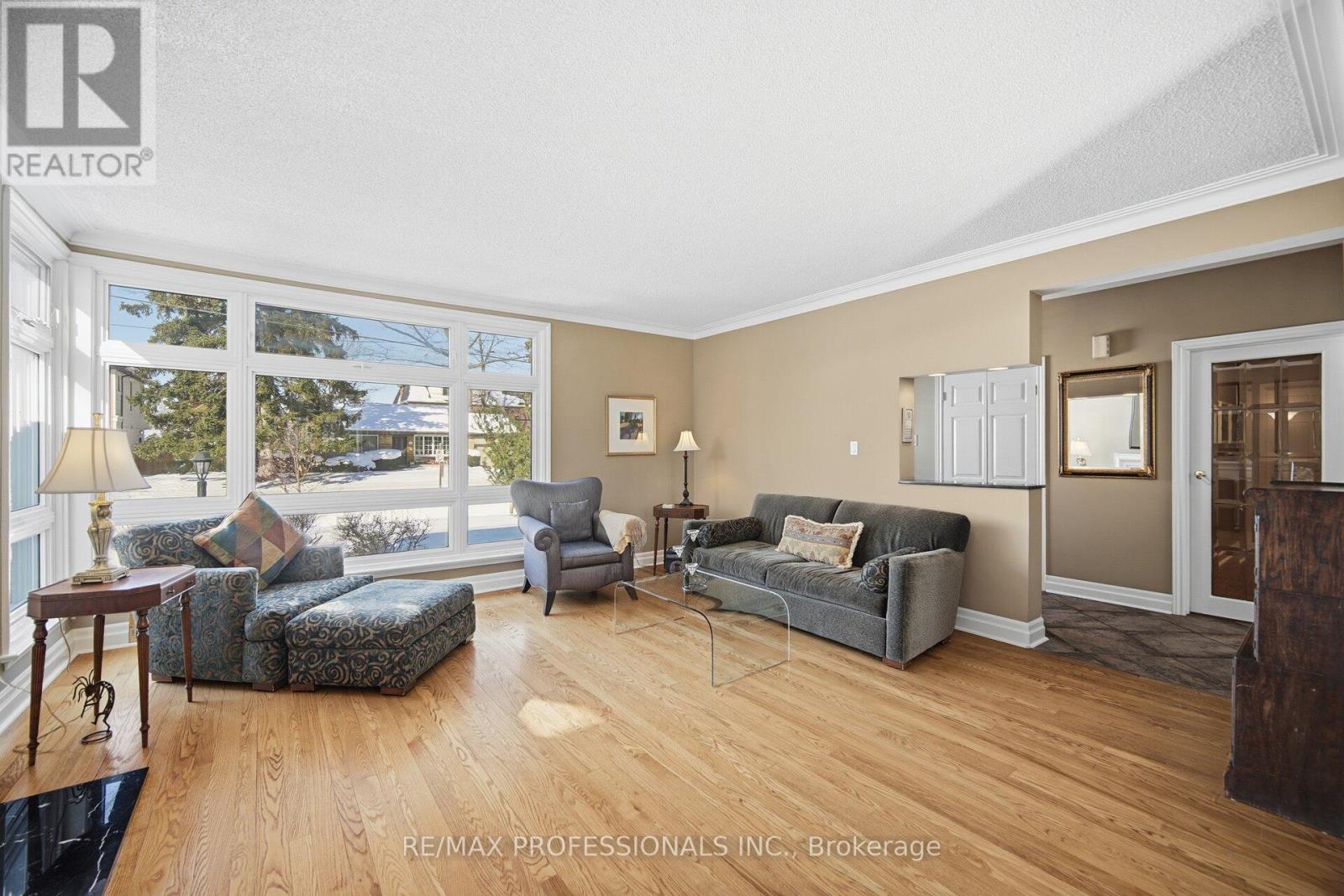 1384 Rometown Drive, Mississauga, Ontario  L5E 2T4 - Photo 8 - W12777352