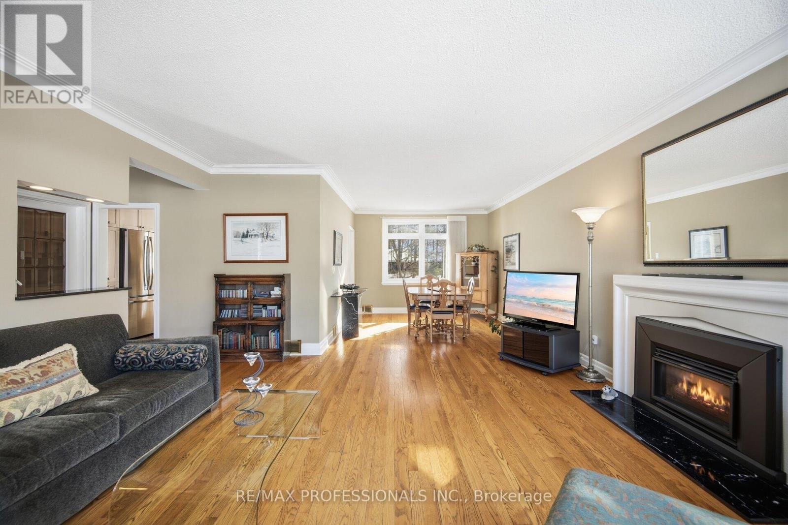 1384 Rometown Drive, Mississauga, Ontario  L5E 2T4 - Photo 9 - W12777352