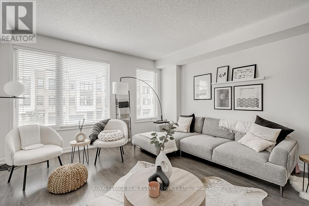 218 Huguenot Road, Oakville, Ontario  L6H 0L6 - Photo 12 - W12777418