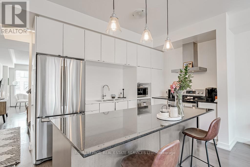 218 Huguenot Road, Oakville, Ontario  L6H 0L6 - Photo 23 - W12777418