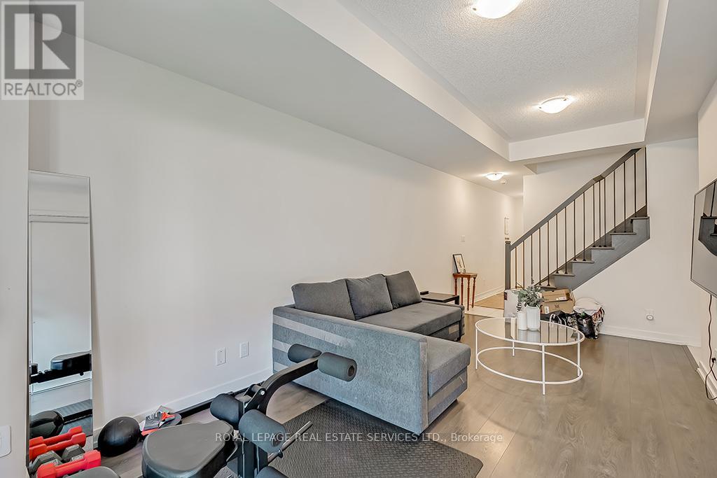 218 Huguenot Road, Oakville, Ontario  L6H 0L6 - Photo 6 - W12777418