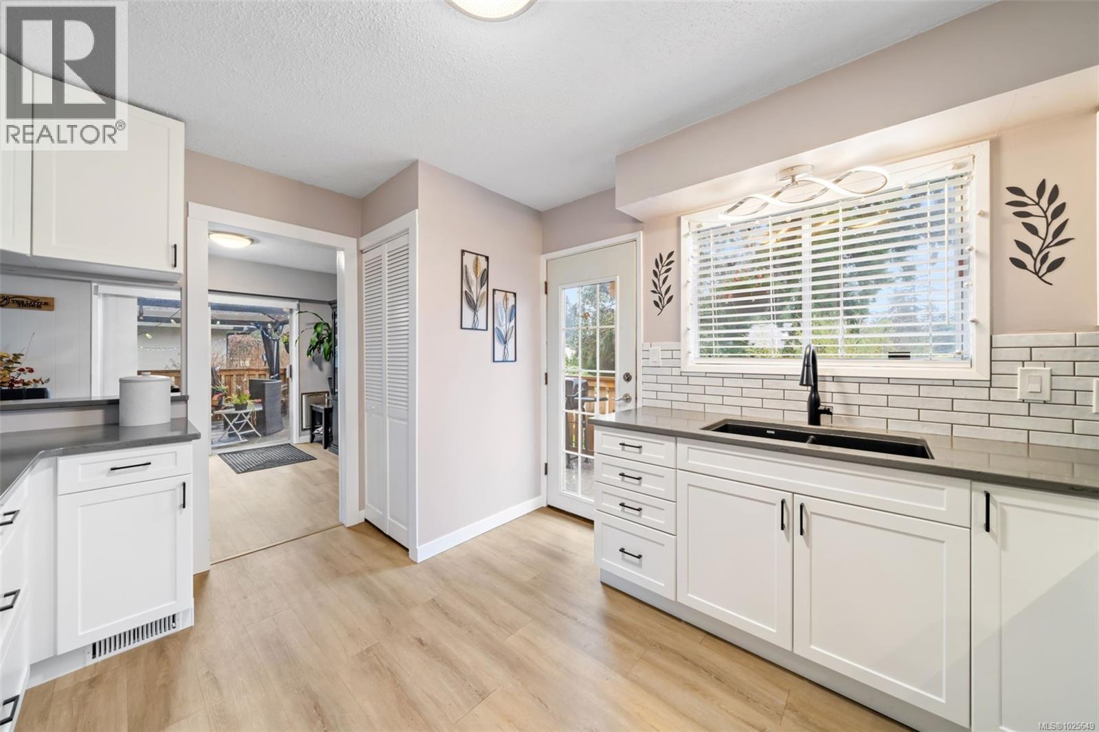 519 Pearkes Rd, Colwood, British Columbia  V9C 2L6 - Photo 5 - 1025649