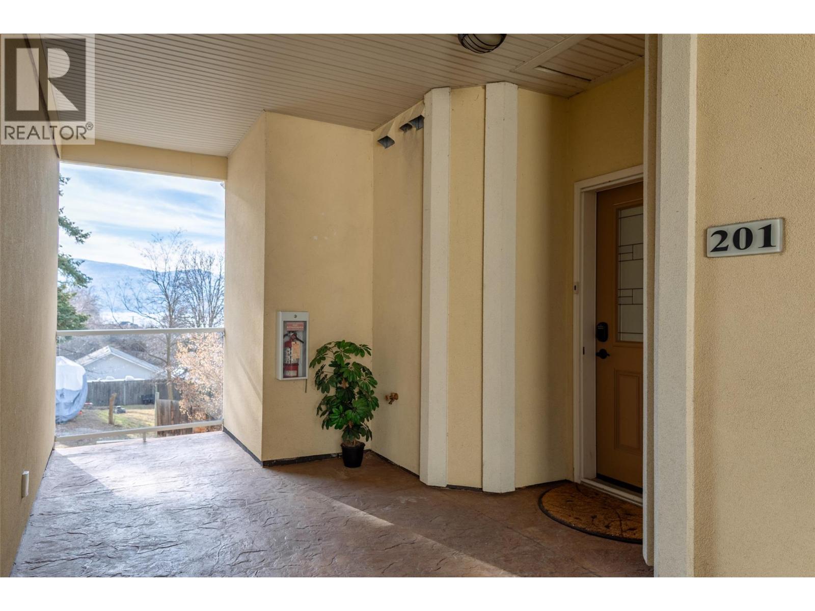 7922 Okanagan Landing Road Unit# 201, Vernon, British Columbia  V1H 2K5 - Photo 2 - 10375426