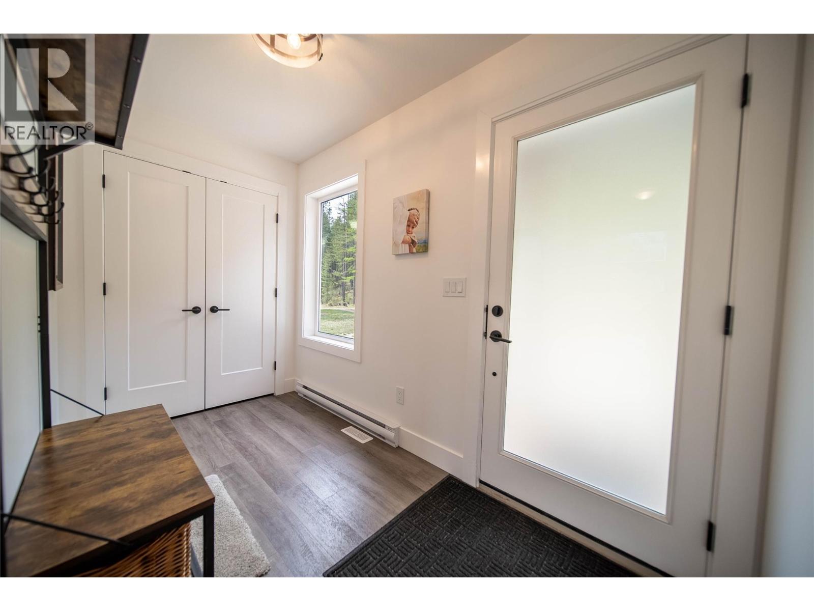 4165 93 Highway, Grasmere, British Columbia  V0B 1R0 - Photo 6 - 10375585