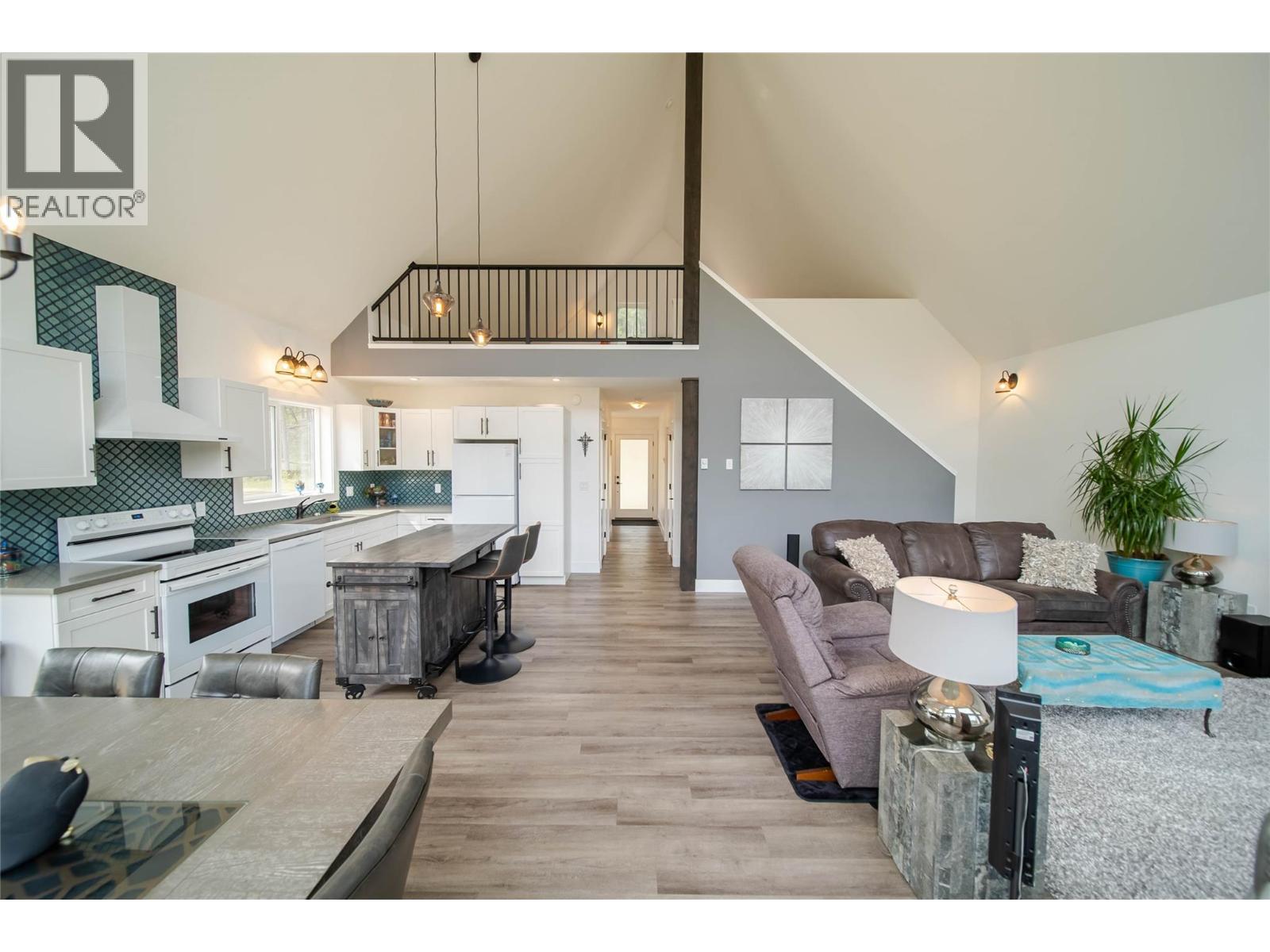 4165 93 Highway, Grasmere, British Columbia  V0B 1R0 - Photo 22 - 10375585