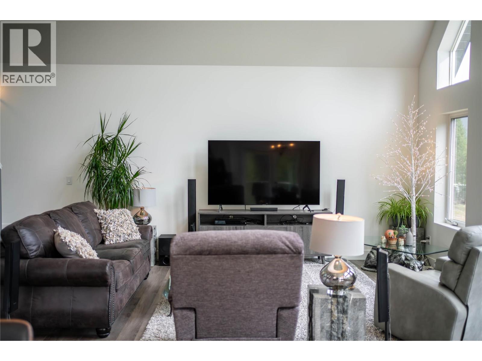 4165 93 Highway, Grasmere, British Columbia  V0B 1R0 - Photo 30 - 10375585