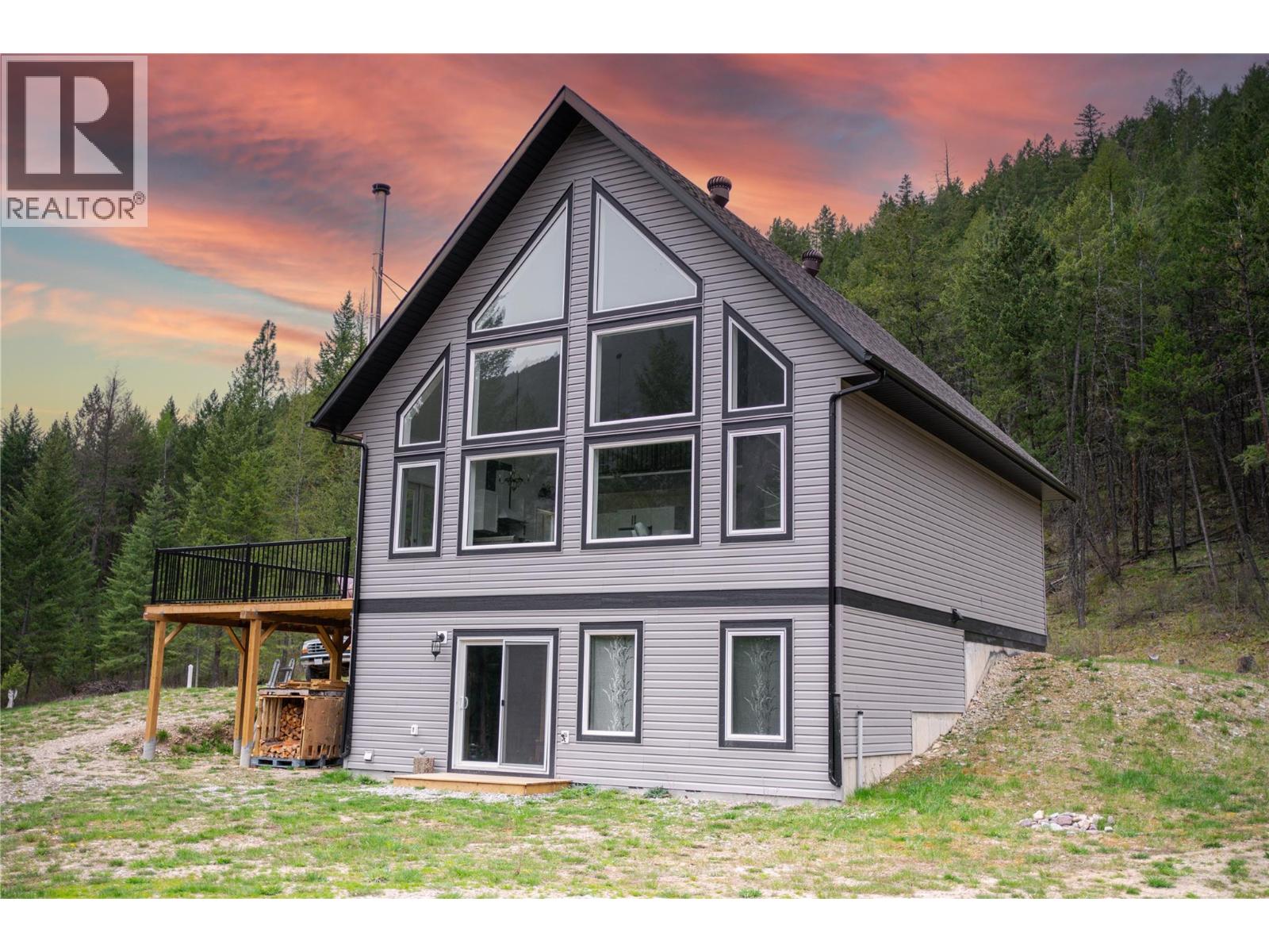 4165 93 Highway, Grasmere, British Columbia