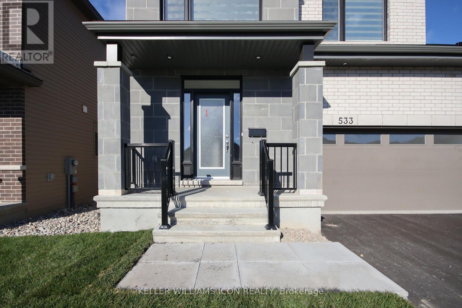 533 Bobolink Ridge, Ottawa, Ontario  K2S 2N6 - Photo 2 - X12777506