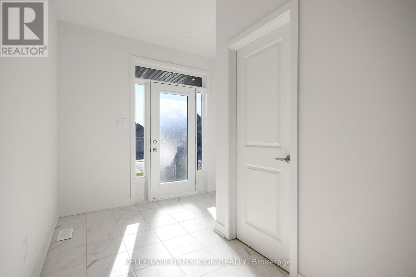 533 Bobolink Ridge, Ottawa, Ontario  K2S 2N6 - Photo 4 - X12777506