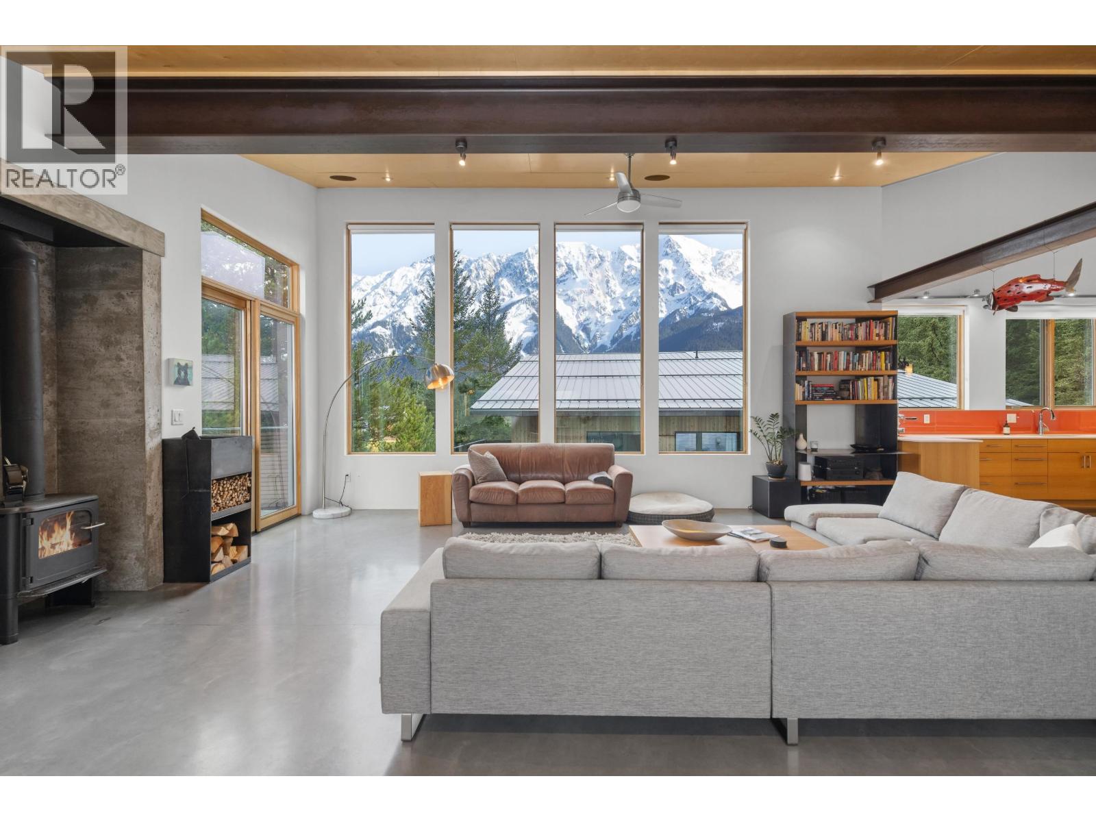 7465 Dogwood Street, Pemberton, British Columbia  V0N 2L0 - Photo 8 - R3088658