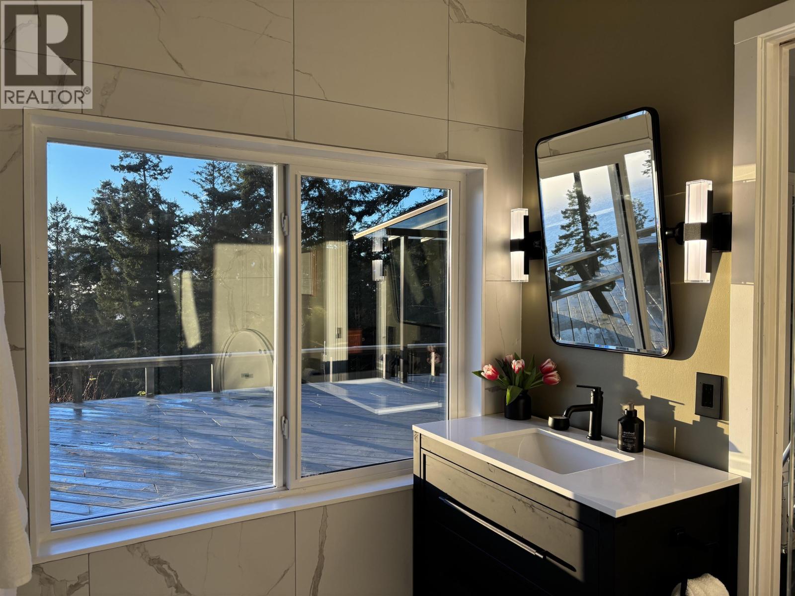 10991- 10993 Sunshine Coast Highway, Halfmoon Bay, British Columbia  V7Z 1B8 - Photo 21 - R3088673