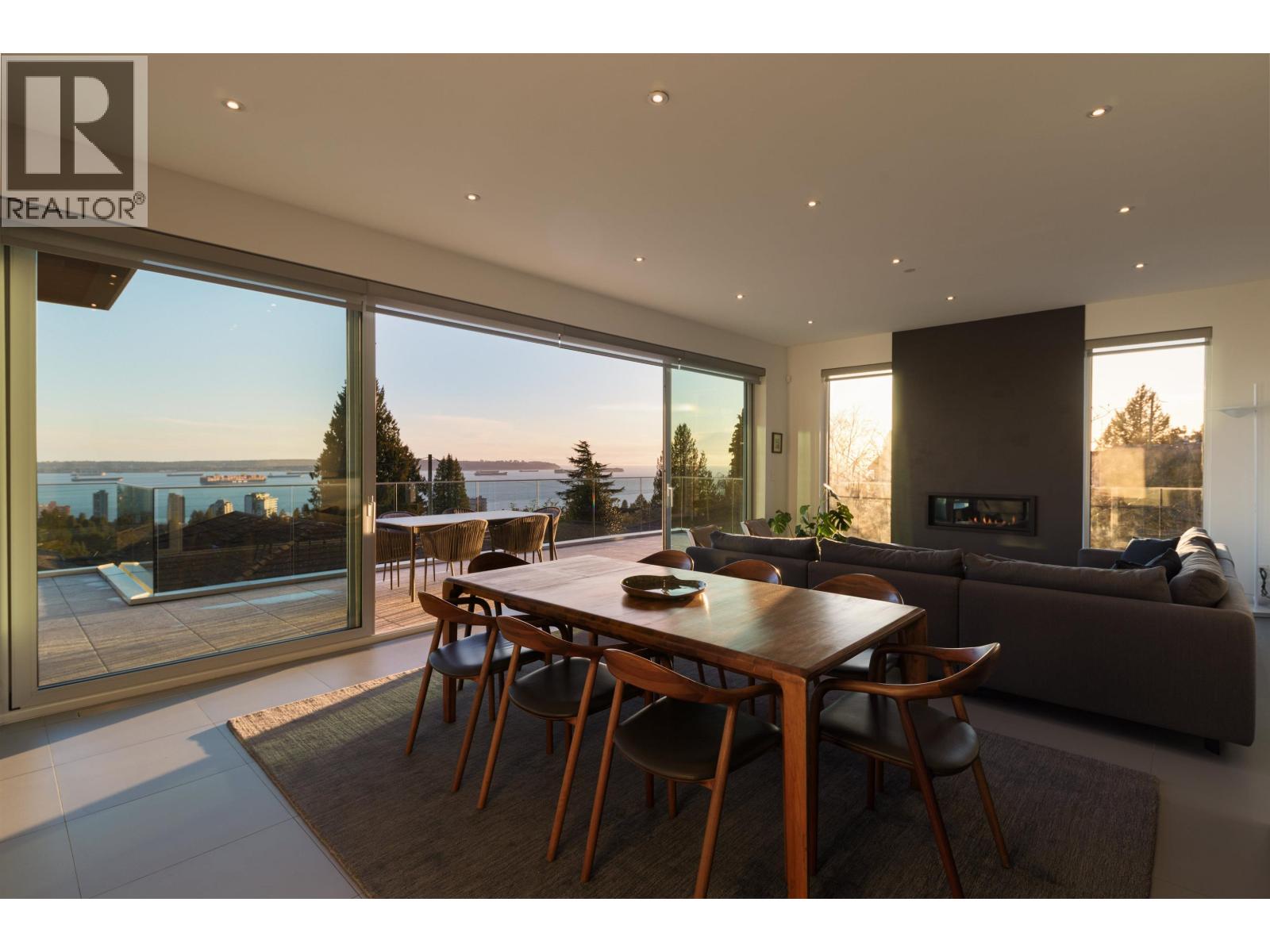 1715 22nd Street, West Vancouver, British Columbia  V7V 4E4 - Photo 3 - R3088686