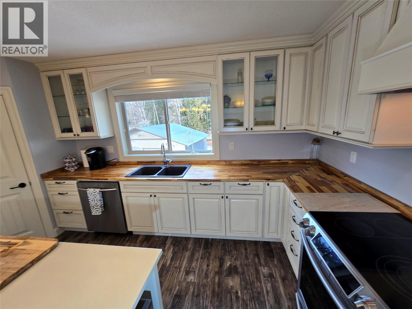 565 Clearwater Valley Road, Clearwater, British Columbia  V0E 1N1 - Photo 10 - 10375577