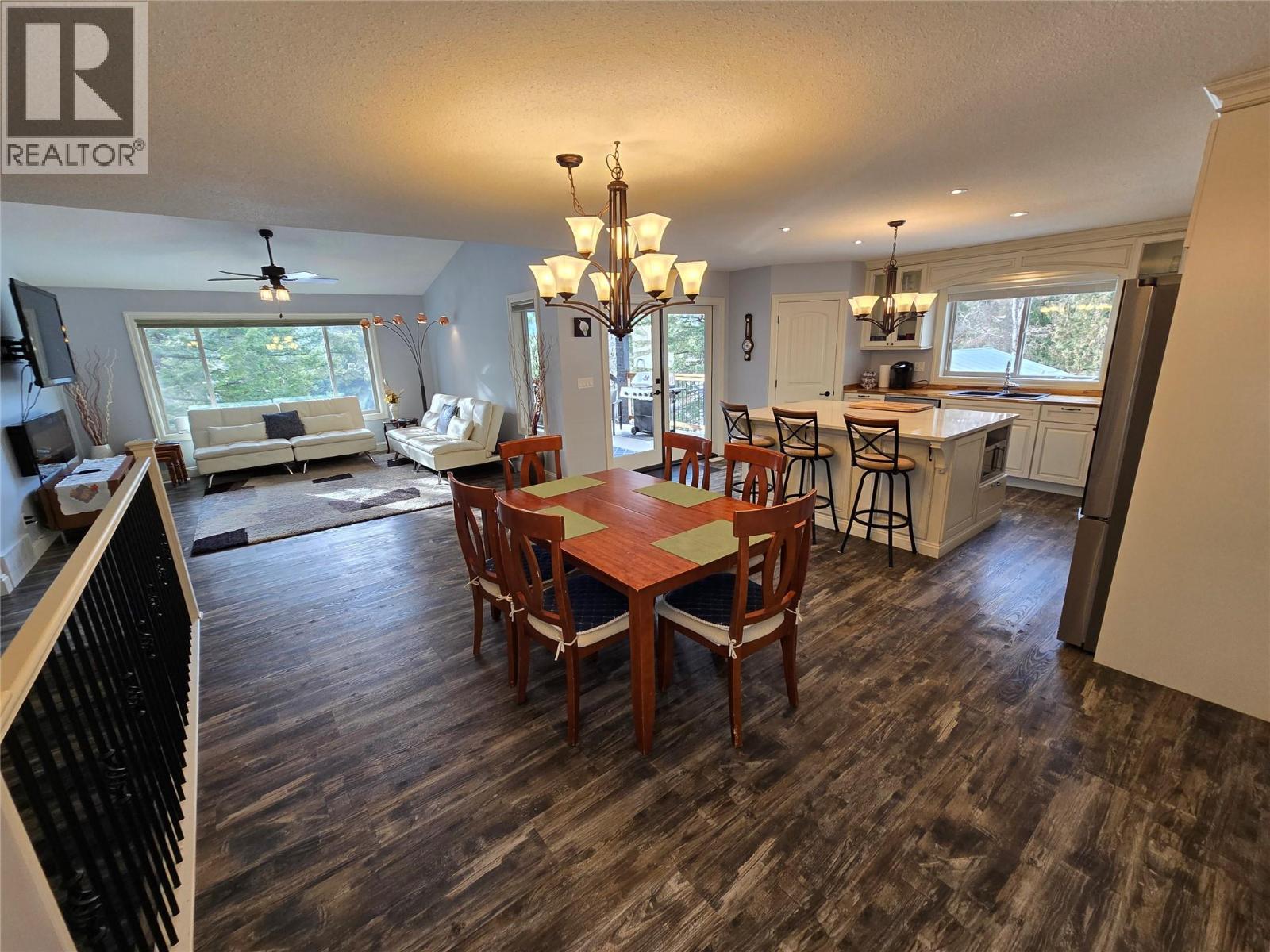 565 Clearwater Valley Road, Clearwater, British Columbia  V0E 1N1 - Photo 15 - 10375577