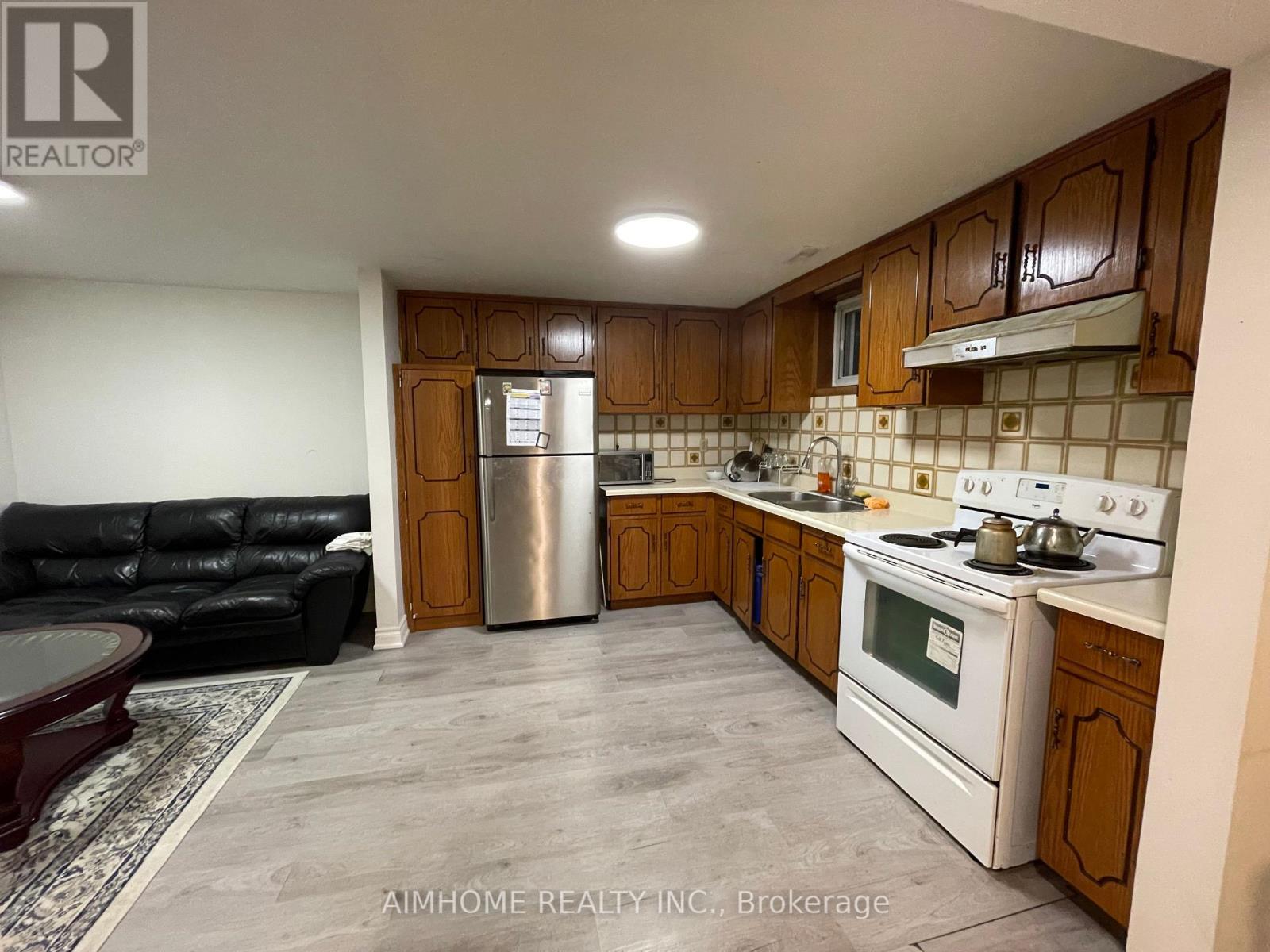 170 Gracefield Avenue, Toronto, Ontario  M6L 1L5 - Photo 13 - W12777470