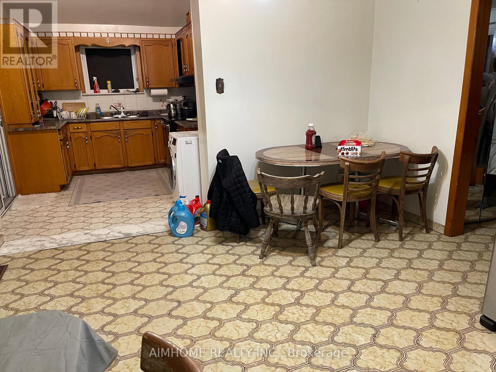 170 Gracefield Avenue, Toronto, Ontario  M6L 1L5 - Photo 4 - W12777470