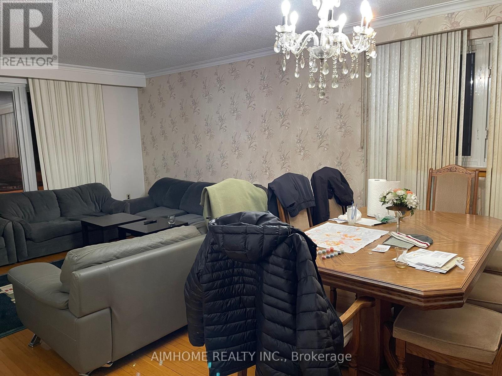 170 Gracefield Avenue, Toronto, Ontario  M6L 1L5 - Photo 6 - W12777470