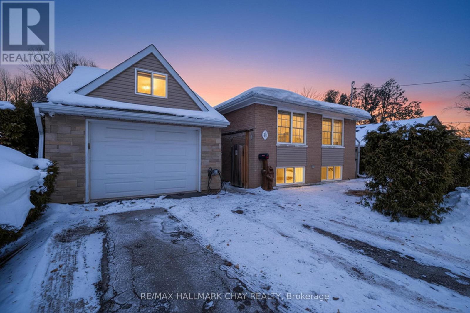 8 LADYWOOD DRIVE, Toronto, Ontario