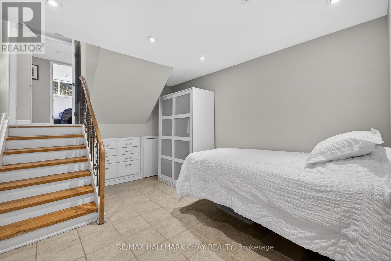 8 Ladywood Drive, Toronto, Ontario  M9V 1K9 - Photo 25 - W12777492