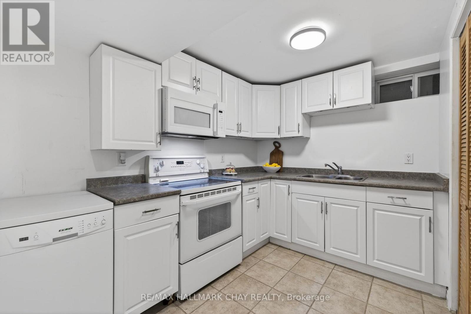 8 Ladywood Drive, Toronto, Ontario  M9V 1K9 - Photo 28 - W12777492