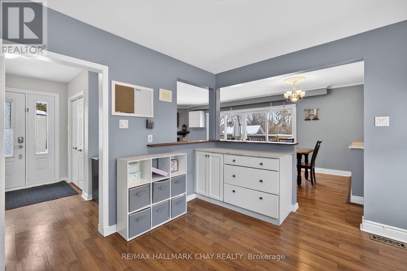 8 Ladywood Drive, Toronto, Ontario  M9V 1K9 - Photo 6 - W12777492