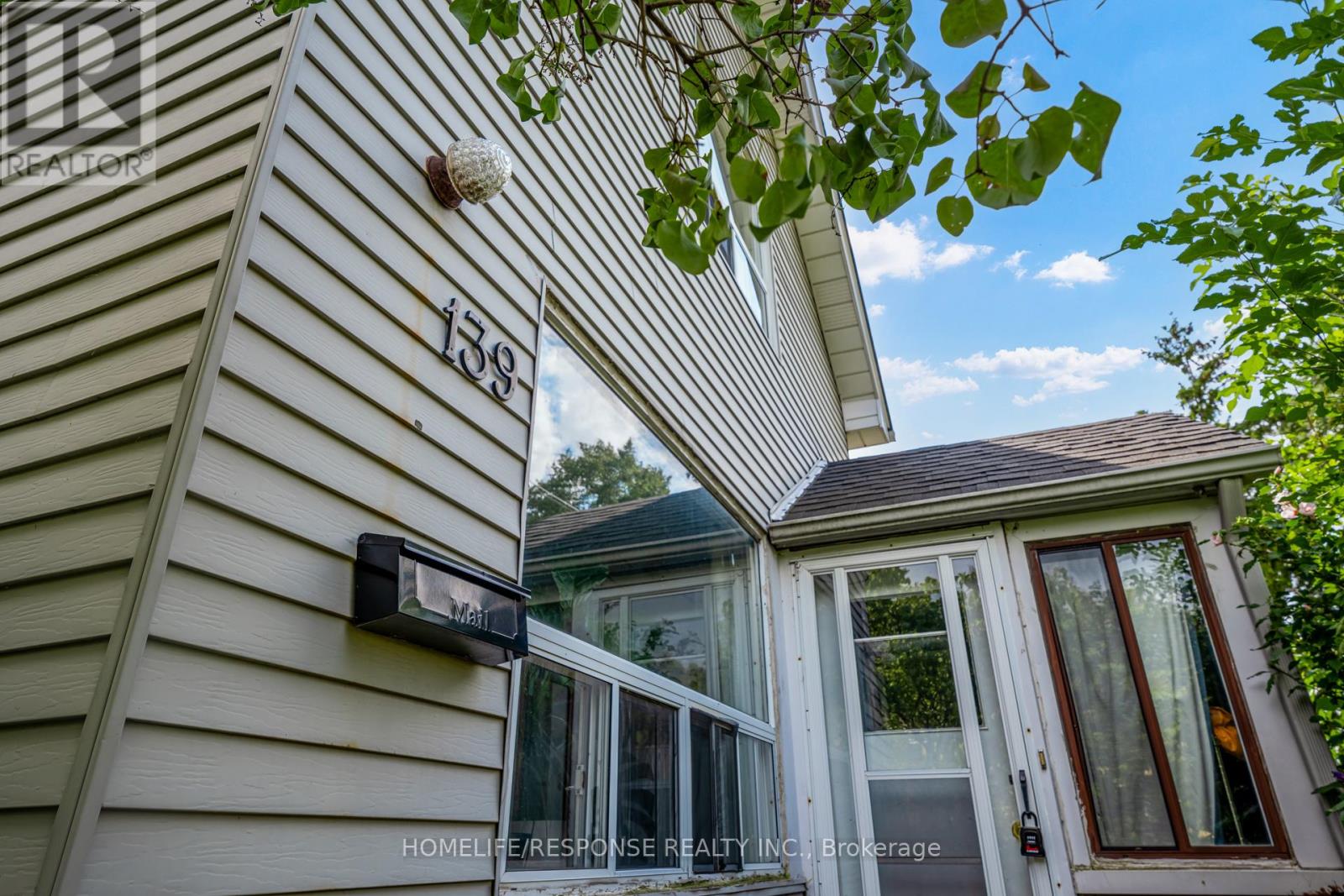 139 Hay Avenue, Toronto, Ontario  M8Z 1G3 - Photo 2 - W12777514