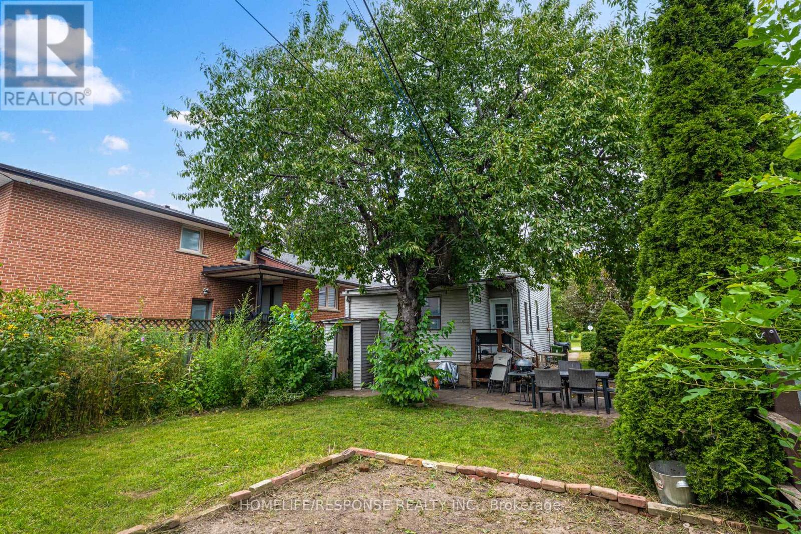 139 Hay Avenue, Toronto, Ontario  M8Z 1G3 - Photo 5 - W12777514