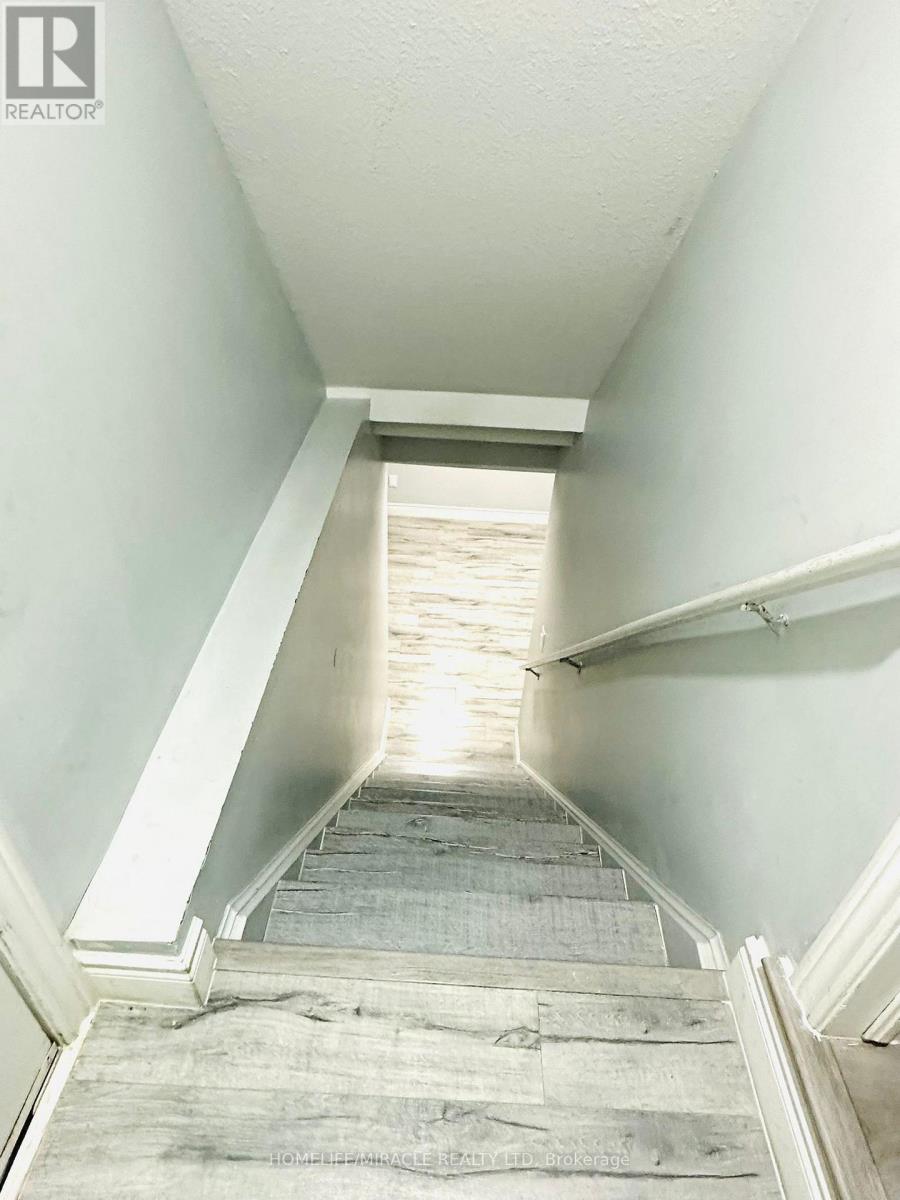 28 Peachwood Crescent, Hamilton, Ontario  L8E 5Z8 - Photo 12 - X12777466