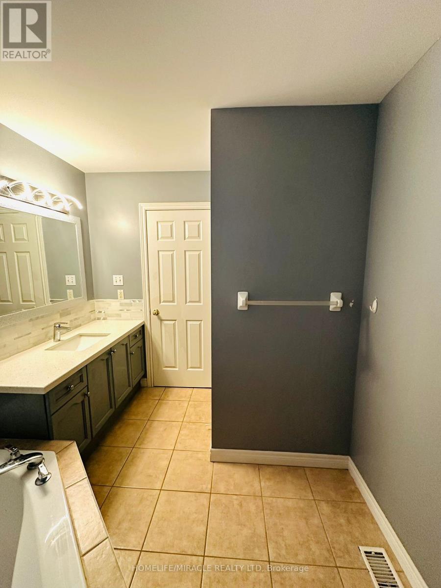 28 Peachwood Crescent, Hamilton, Ontario  L8E 5Z8 - Photo 17 - X12777466