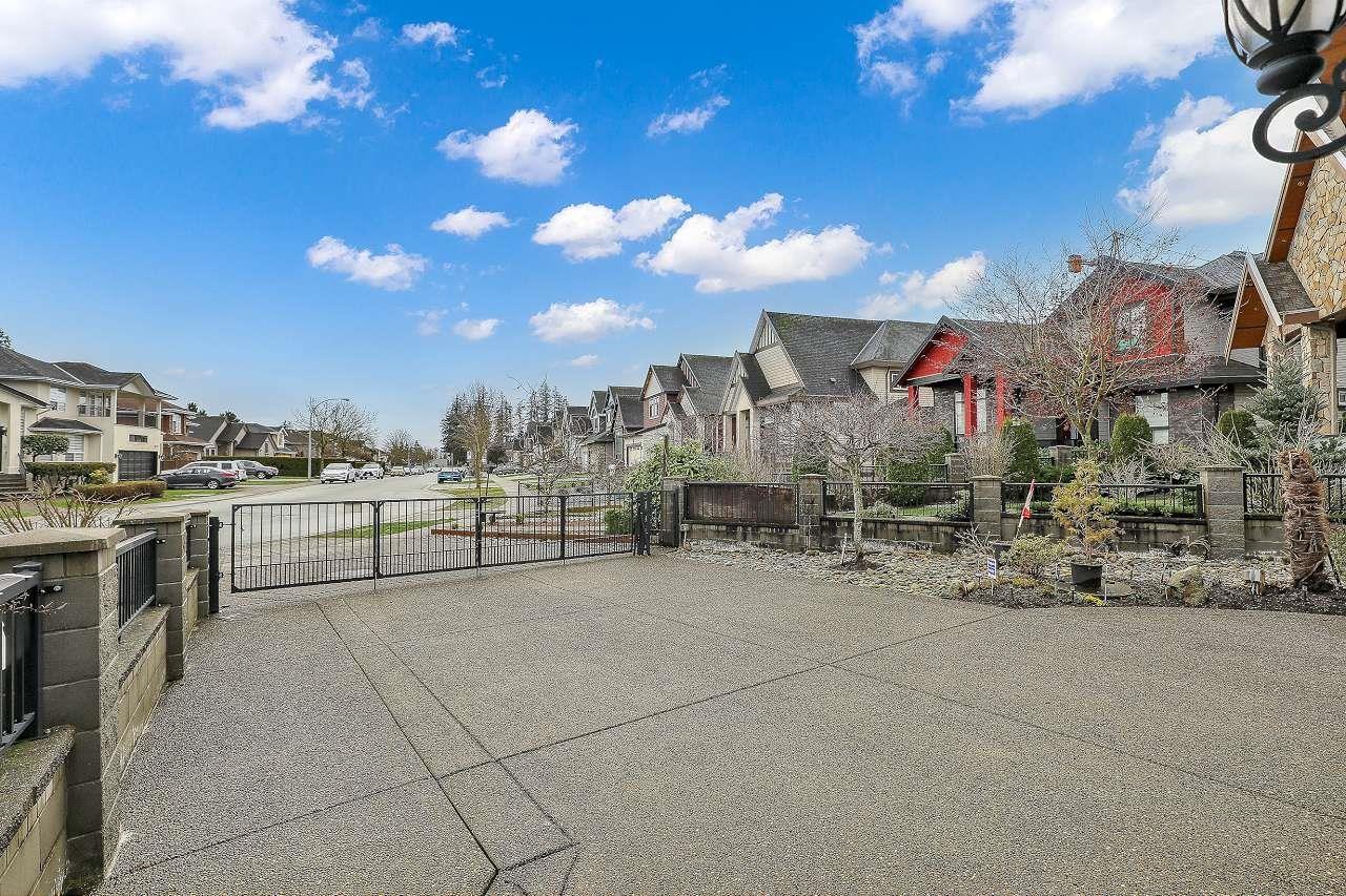 12853 63a Avenue, Surrey, British Columbia  V3X 1S4 - Photo 3 - R3088341