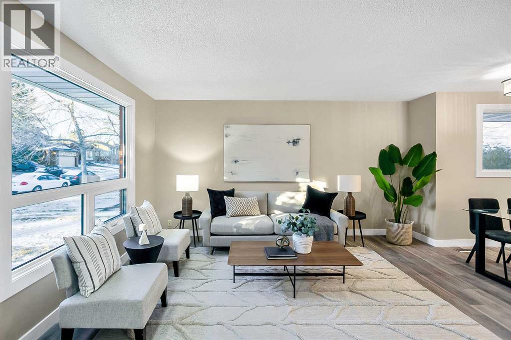 467 Berkley Crescent Nw, Calgary, Alberta  T3K 1A9 - Photo 3 - A2280704