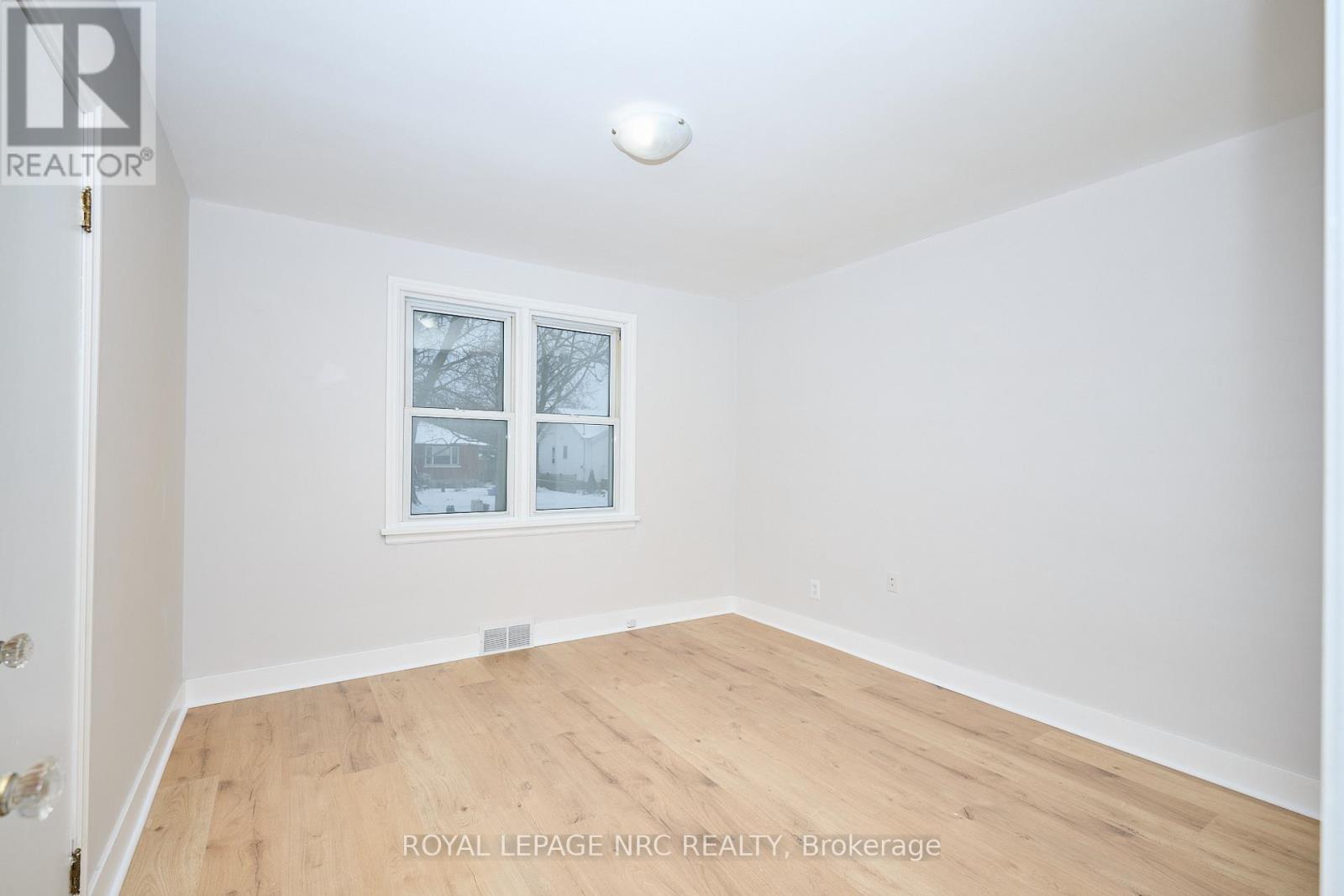 17 Lora Street, St. Catharines, Ontario  L2N 3S4 - Photo 11 - X12777532