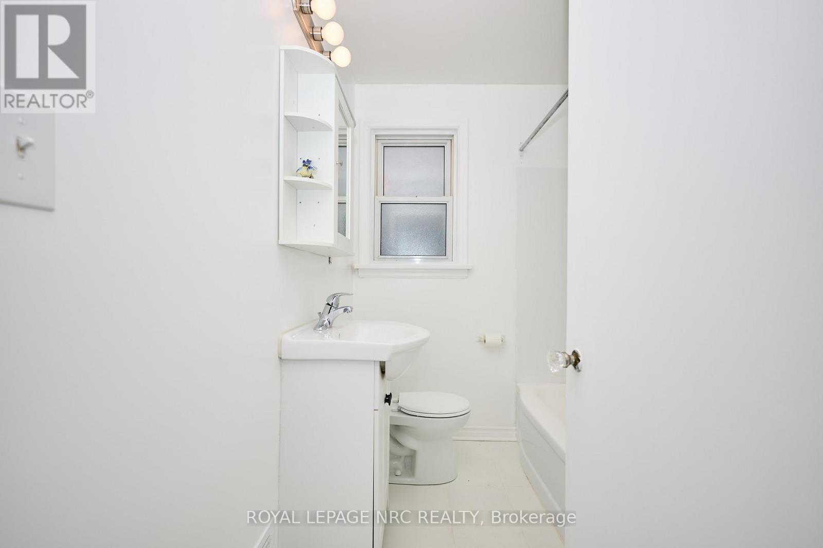 17 Lora Street, St. Catharines, Ontario  L2N 3S4 - Photo 13 - X12777532