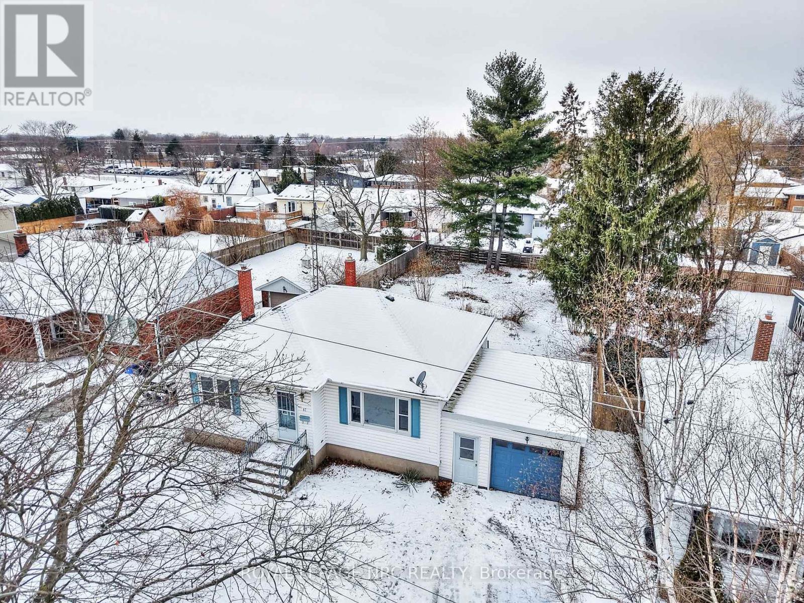 17 Lora Street, St. Catharines, Ontario  L2N 3S4 - Photo 2 - X12777532