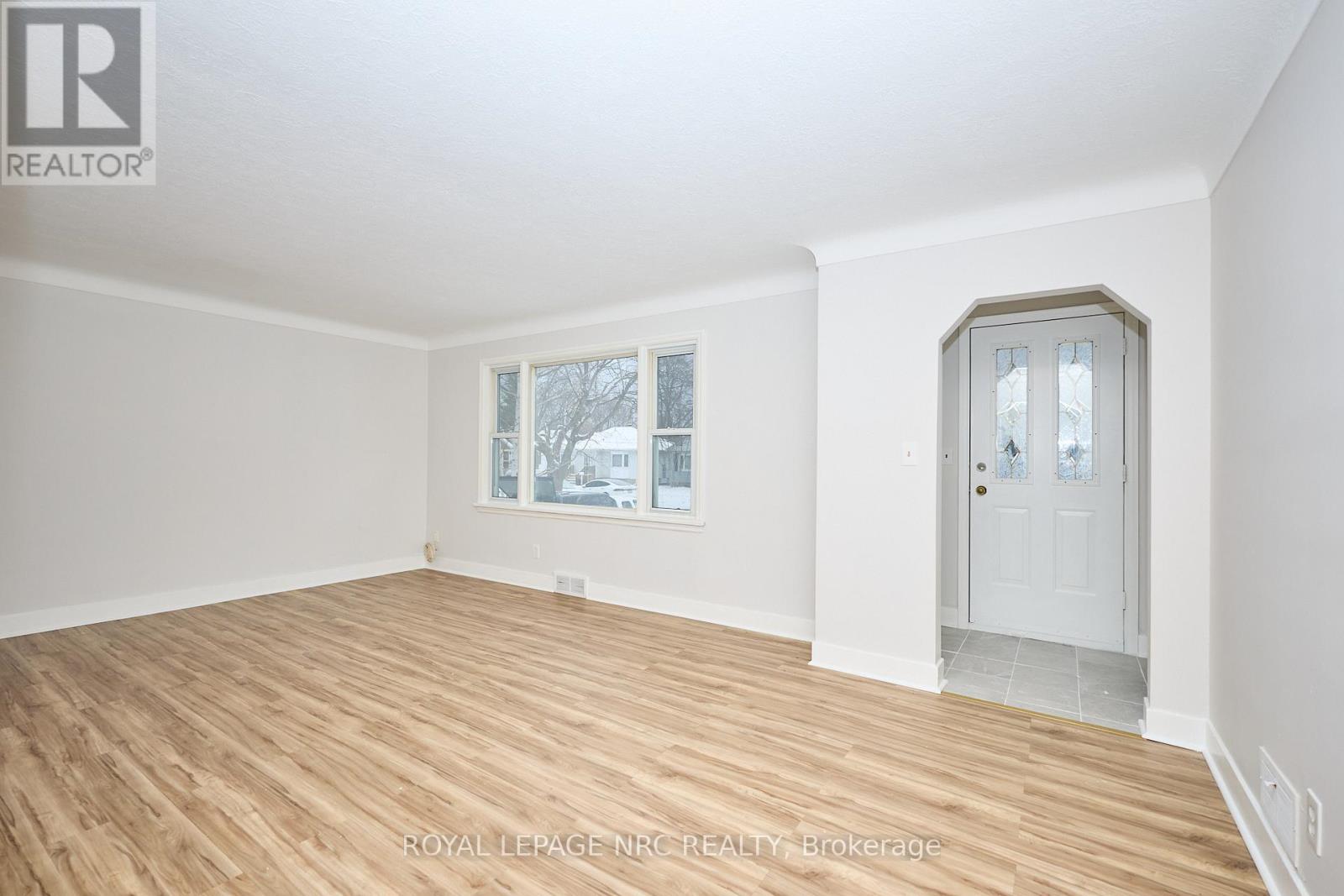 17 Lora Street, St. Catharines, Ontario  L2N 3S4 - Photo 5 - X12777532