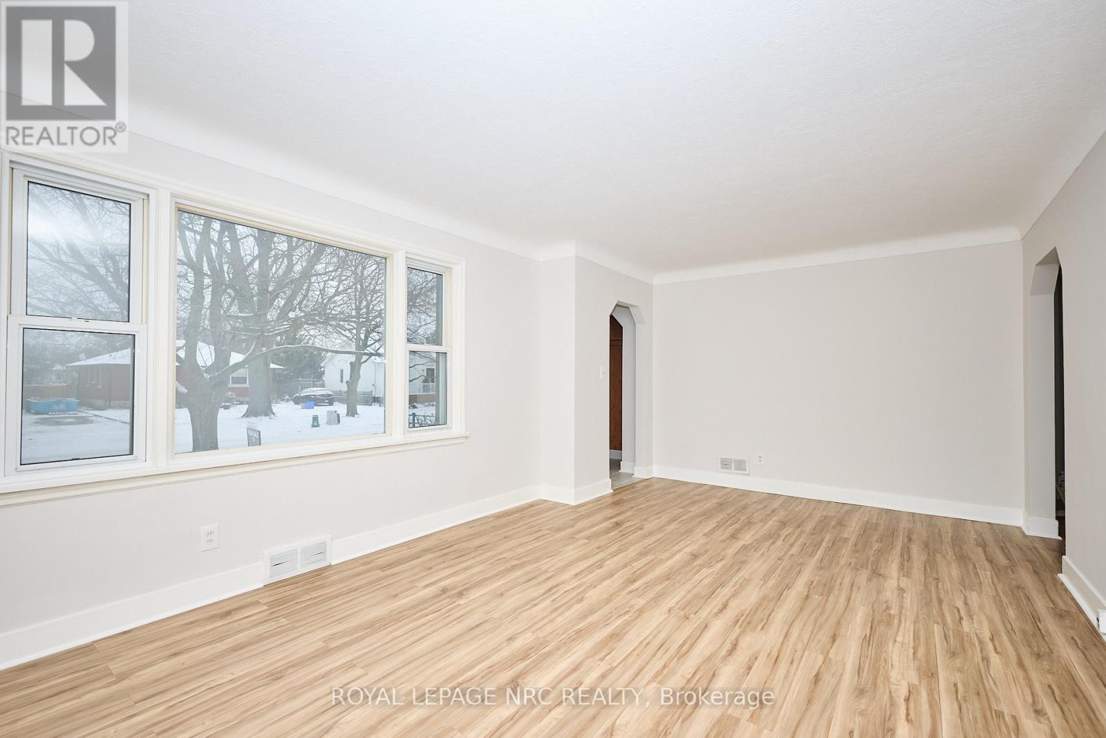 17 Lora Street, St. Catharines, Ontario  L2N 3S4 - Photo 7 - X12777532