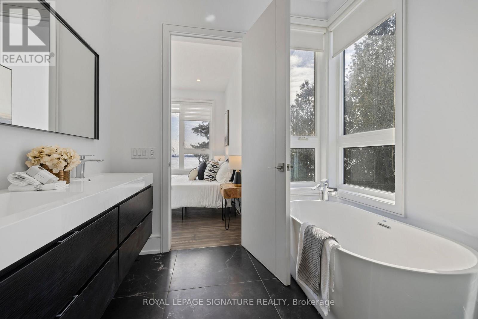 290 North Shore Boulevard E, Burlington, Ontario  L7T 1W9 - Photo 21 - W12776018