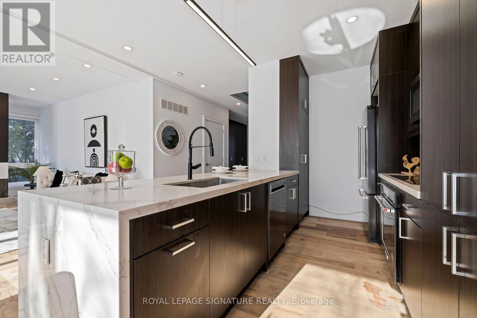 290 North Shore Boulevard E, Burlington, Ontario  L7T 1W9 - Photo 8 - W12776018